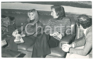 Fotografia d epoca originale 1970 ca COSTUME Marina OCCHIENA e Cristiano MINELLONO  Foto 30x20 1 1