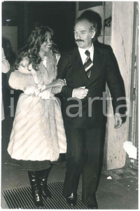 Fotografia d epoca originale 1970 ca MILANO Alfredo BINI all uscita dal ristorante A SANTA LUCIA 1 1