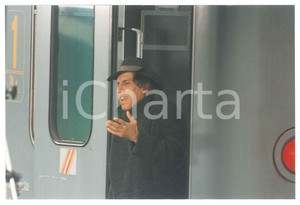 Fotografia d epoca originale 1990 MILANO Stazione Centrale  Adriano CELENTANO su un treno 3 Foto di scena 1