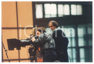 Fotografia d epoca originale 1990 MILANO Stazione Centrale  Adriano CELENTANO sul set 2 Foto di scena 1