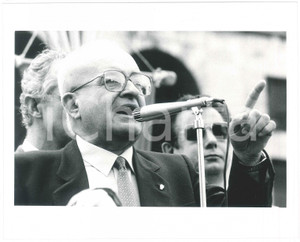 Fotografia d epoca originale 1990 ca POLITICA MSI Senatore Giorgio PISANÃ’ durante un discorso  Foto 25x20 cm 1