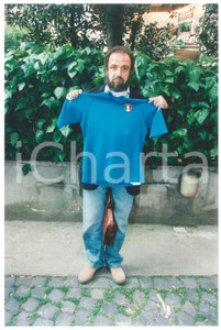 Fotografia d epoca originale 2000 ca COSTUME  Giobbe COVATTA con la maglia della Nazionale di calcio  Foto 1