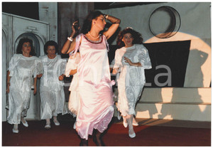Fotografia d epoca originale 1985 SARONNO TEATRO  GRUPPO PALCOSCENICO Commedia di dieci vergini  Foto 13 1