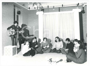 Fotografia d epoca originale 1977 RESCALDINA TEATRO  GRUPPO PALCOSCENICO  Flavia e le sue bambole Foto 3 1