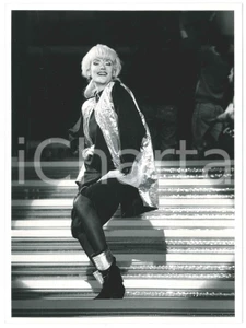Fotografia d epoca originale 1985 ca ITALIA  MUSICA Donatella RETTORE in concerto  Foto 18x24 cm 1 1