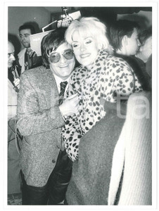 Fotografia d epoca originale 1985 ca ITALIA  MUSICA Donatella RETTORE a un evento  Foto 18x24 cm 1