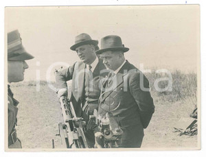 Fotografia d epoca originale 1935 ca REGIO ESERCITO  AutoritÃ  a un esercitazione con mitragliatrici Foto 1