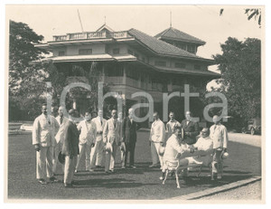 Fotografia d epoca originale 1920 ca BANGKOK Ambasciata italiana   Gruppo di uomini in giardino Foto RARA 2 1