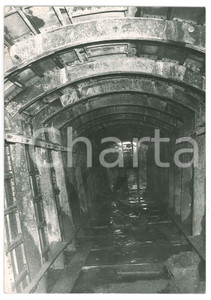 Fotografia d epoca originale 1965 ca SARDEGNA GALLURA CAPICHERA Galleria artificiale  Armatura per getti 1
