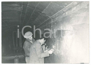 Fotografia d epoca originale 1965 ca SARDEGNA GALLURA CAPICHERA Galleria artificiale  Tratto finito Foto 1