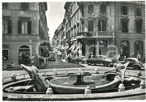 Cartolina originale da collezione 1960 ca ROMA Via dei Condotti e Fontana della Barcaccia  Cartolina ANIMATA FG 1