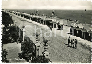 Cartolina originale da collezione 1952 BELLARIA IGEA MARINA Turisti sul lungomare  Cartolina ANIMATA FG VG 1