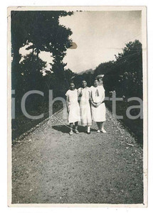 Fotografia d epoca originale 1925 GIGNESE VB PARUSCIOLA  Tre ragazze in bianco  Foto 6x9 cm 1