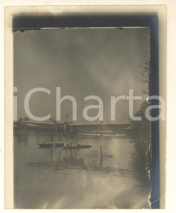 Fotografia d epoca originale 1920 ca AVIAZIONE  ITALIA  Idrovolante con pilota Foto 9x11 cm 1