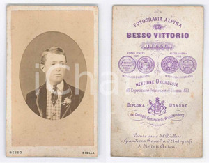 Fotografia d epoca originale 1875 ca BIELLA Ritratto di giovane uomo Fotografia Vittorio BESSO CDV 1