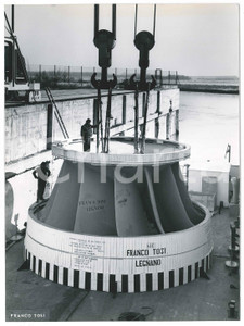 Fotografia d epoca originale 1975 LEGNANO Ditta Franco TOSI  Trasporto turbina per centrale elettrica Foto 1