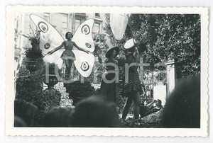 Fotografia d epoca originale 1950 ca ITALIA  TEATRO Spettacolo per bambini con farfalla  Foto 9x6 cm 1