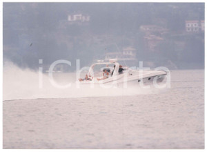 Fotografia d epoca originale 1995 ca LAGO DI COMO  MADONNA Louise Veronica CICCONE paparazzata in barca 1