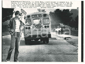 Fotografia d epoca originale 1978 DAYTON USA Teachers on strike  Steve HESS in a lone picket Telefoto 1