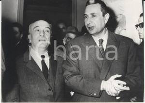 Fotografia d epoca originale 1962 NAPOLI Congresso DC  Aldo MORO Amintore FANFANI durante una pausa Foto 1