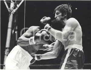 Fotografia d epoca originale 1967 NEW YORK BOXE Emile GRIFFITH colpisce Nino BENVENUTI con una testata Foto 1