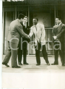 Fotografia d epoca originale 1958 MILANO LASCIA O RADDOPPIA Mike BONGIORNO con Duilio LOI e Wallace SMITH 1