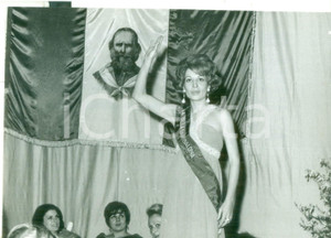Fotografia d epoca originale 1967 ROMA Marchesa Anna Maria GRASSI vince BALLO DELLE CAPRICCIOSE GARIBALDINE 1