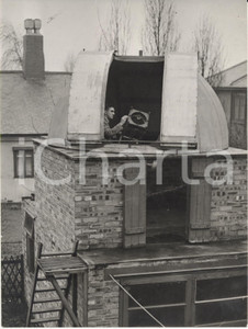 Fotografia d epoca originale 1954 BELVEDERE NORTH SHIELDS Ronald CAMERON in astronomical observatory homemade 1