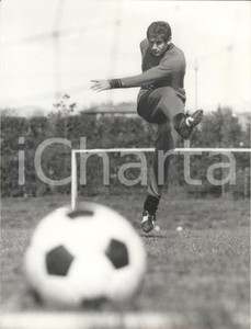 Fotografia d epoca originale 1967 APPIANO GENTILE INTER Renato CAPPELLINI si allena per il derby Foto 18x24 1