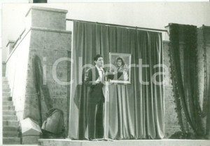 Fotografia d epoca originale 1959 FESTIVAL DI NAPOLI  Luciano VIRGILI canta Si  Tu  Foto 18x13 cm 1