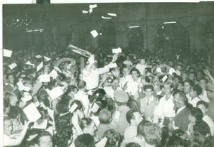 Fotografia d epoca originale 1955 PIEVE DI CENTO Franco CAVICCHI campione europeo acclamato dai concittadini 1