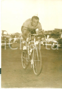 Fotografia d epoca originale 1957 Lido di ROMA Ciclismo  GIRO DEL LAZIO  Il vincitore Ercole BALDINI Foto 1