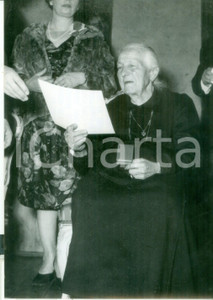 Fotografia d epoca originale 1963 MILANO Circolo della Stampa  Mamma dell Anno  Premiazione Maria BERLANDA 1