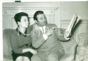 Fotografia d epoca originale 1962 MILANO Pianista Vera FRANCESCHI con il marito Daniele BARIONI Foto 18x13 1