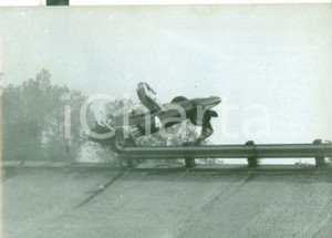Fotografia d epoca originale 1967 CINEMA Film Grand Prix  Scena dell incidente di JeanPierre SARTI Foto 1