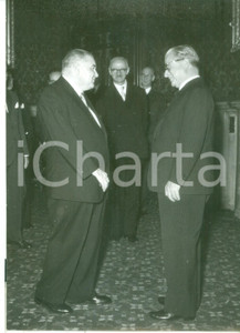 Fotografia d epoca originale 1956 ROMA Conferenza Europea ANSA  Giovanni GRONCHI con direttore FREI  Foto 1
