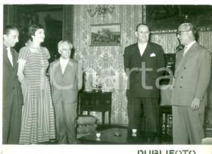 Fotografia d epoca originale 1954 ROMA Chiusura estiva Parlamento  Giovanni GRONCHI riceve i giornalisti 1
