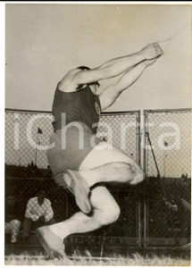 Fotografia d epoca originale 1955 BELGRADO Mikhail KRIVONOSOV record nel lancio del martello  Foto 13x18 1