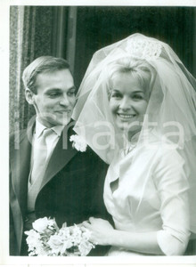 Fotografia d epoca originale 1961 LONDON Lisa GASTONI and Constantine MANOS after their wedding Foto 15x20 1