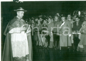 Fotografia d epoca originale 1958 MILANO Card. Giovanni MONTINI indossa galero rosso cardinalizio Foto 18x13 1