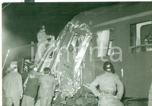 Fotografia d epoca originale 1962 VIDALEGNO Disastro ferroviario  Rottami del treno Calalzo di CadoreMilano 1