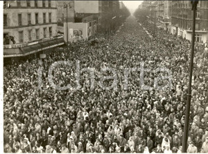 Fotografia d epoca originale 1962 PARIS ObsÃ¨ques victimes du 8 FÃ©vrier  CortÃ¨ge de 200.000 personnes  Photo 1
