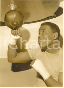 Fotografia d epoca originale 1963 PARIS Salle Oquinarenne BOXE  Allenamento di Charley SCOTT Foto 13x18 cm 1