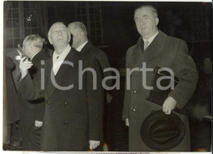 Fotografia d epoca originale 1959 PARIS Hotel Matignon  Arrivo di Antonio SEGNI e Giuseppe PELLA Foto 18x13 1