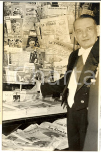 Fotografia d epoca originale 1957 PARIS RenÃ© COTY inaugure kiosque au ThÃ©Ã¢tre des ChampsElysÃ©es Photo 13x18 1