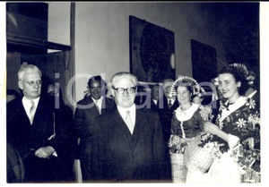 Fotografia d epoca originale 1956 MILANO Museo della Scienza  Giovanni GRONCHI e Markus FELDMANN Foto 1