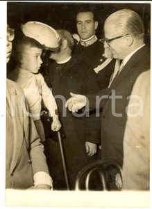 Fotografia d epoca originale 1956 ROMA Giovanni GRONCHI alla commemorazione di don GNOCCHI tra i mutilatini 1