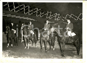 Fotografia d epoca originale 1957 TORINO Concorso Ippico Internazionale  Preparativi corsa jumping Foto 1