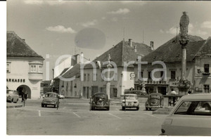 Fotografia d epoca originale 1960 ca EGGENBURG D Veduta Hauptplatz con auto parcheggiate  Foto cartolina 1