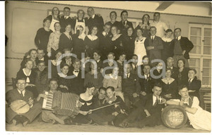Fotografia d epoca originale 1914 WIESENTAL Ritratto di una giovane orchestra con fisarmonica Foto cartolina 1